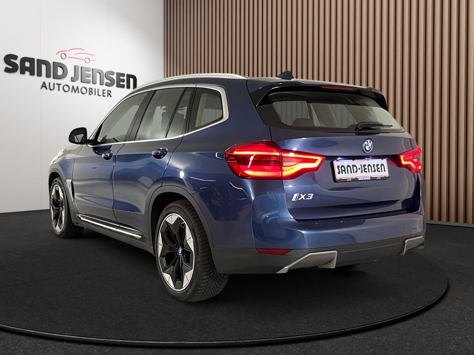 Blå BMW iX3 fra 2021