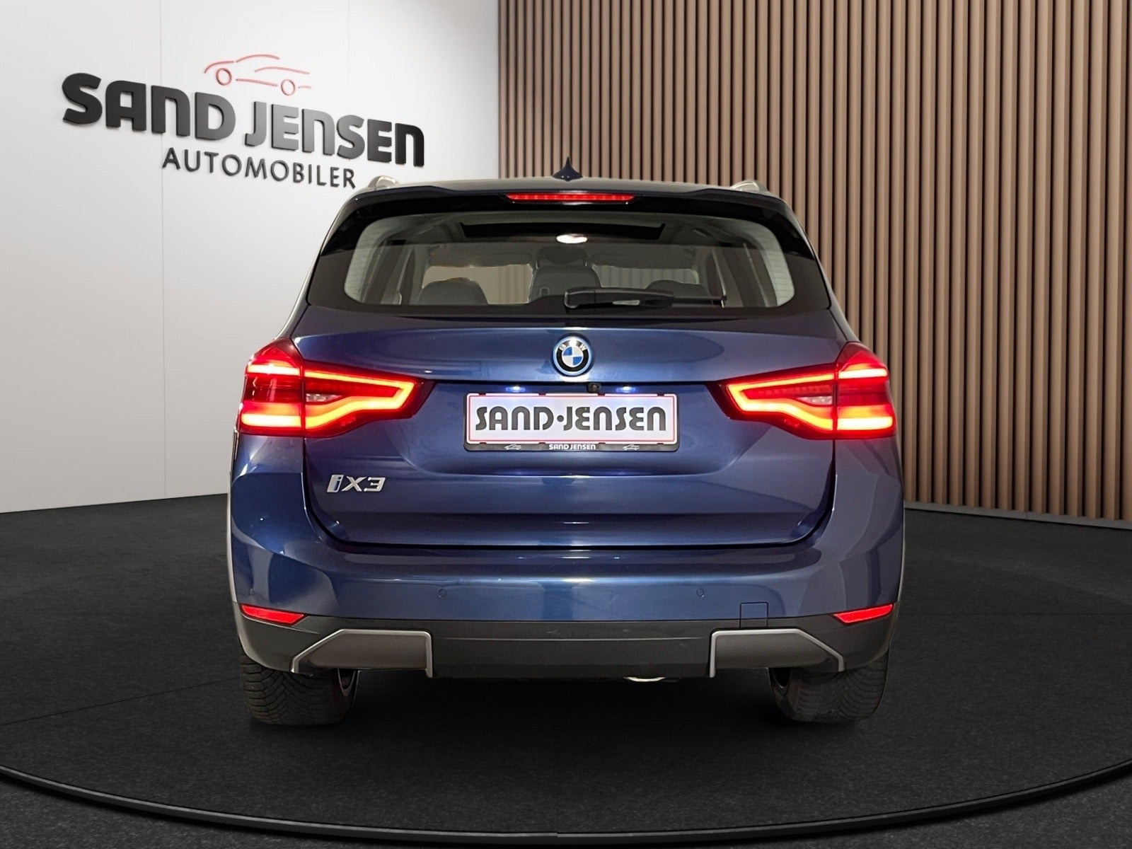 Blå BMW iX3 fra 2021