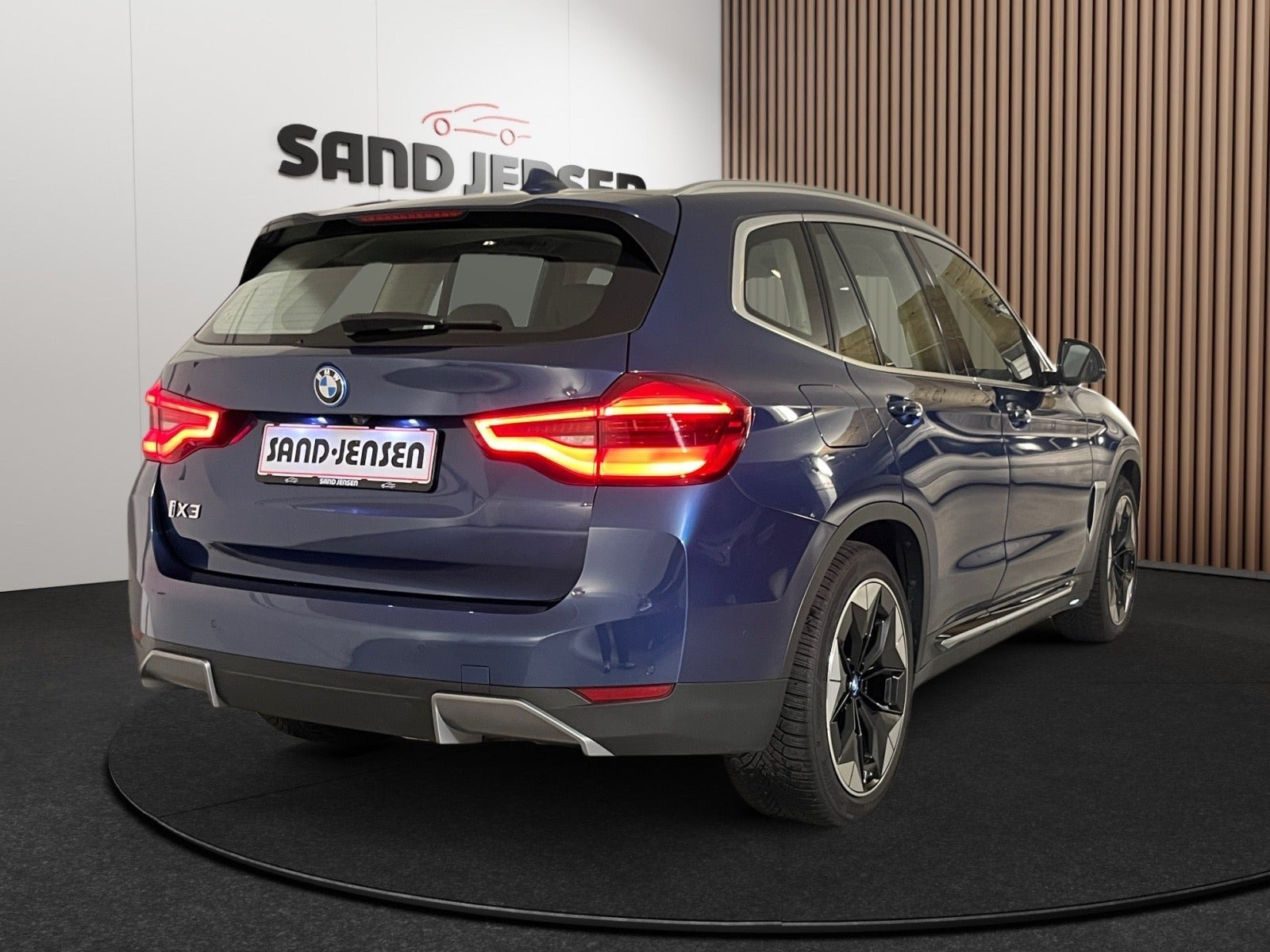 Blå BMW iX3 fra 2021