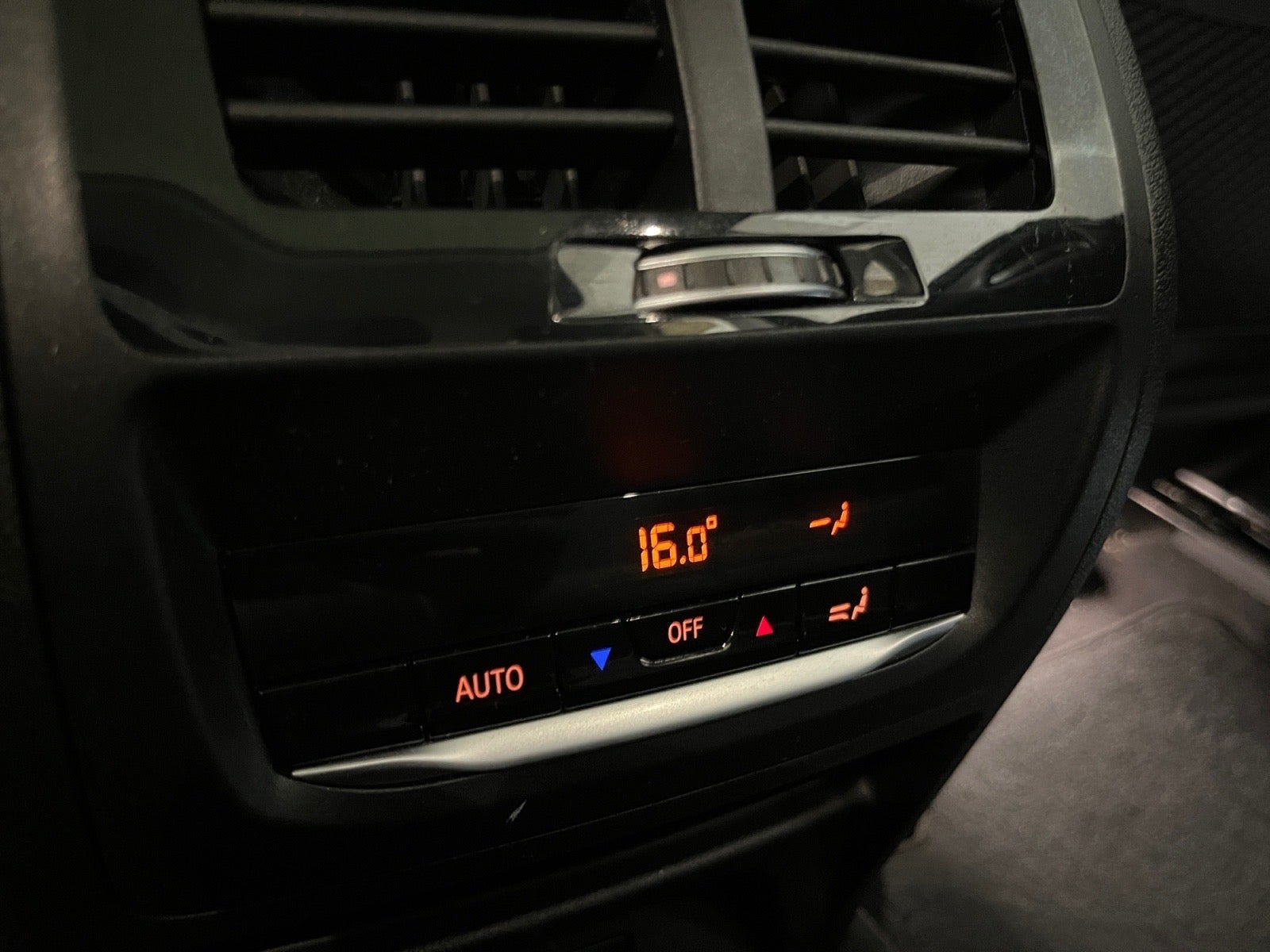 Blå BMW iX3 fra 2021
