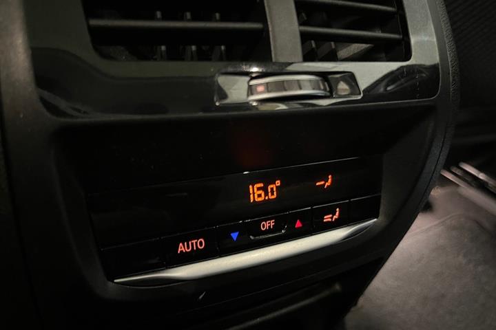 Blå BMW iX3 fra 2021