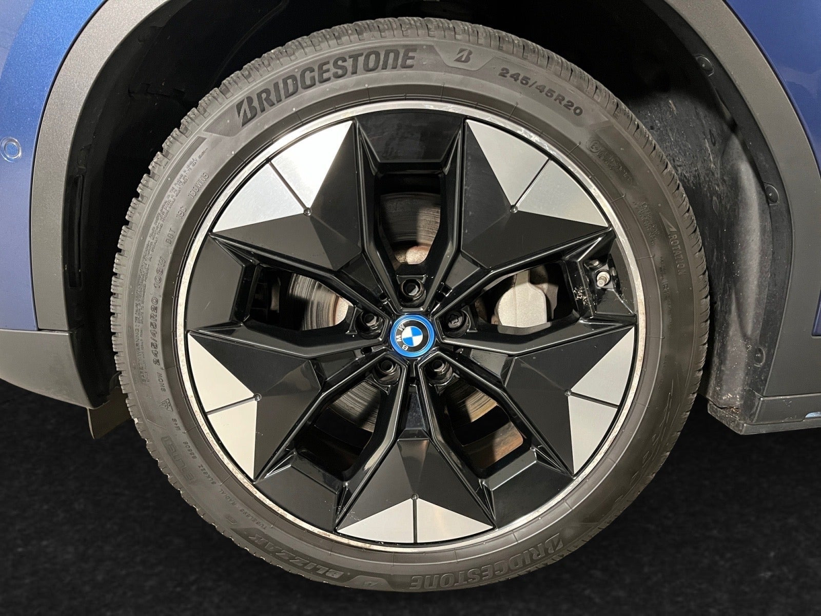 Blå BMW iX3 fra 2021
