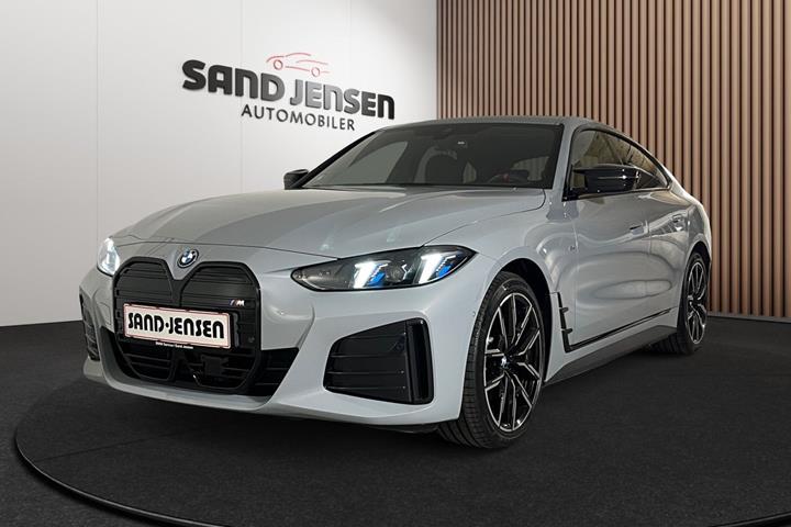 Grå BMW i4 fra 2025