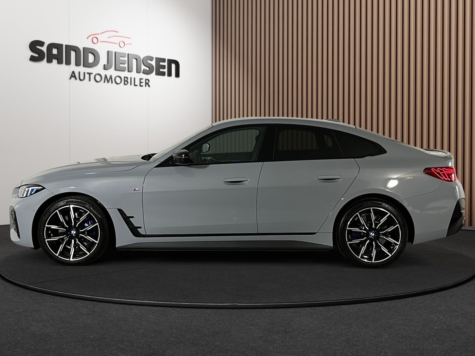 Grå BMW i4 fra 2025