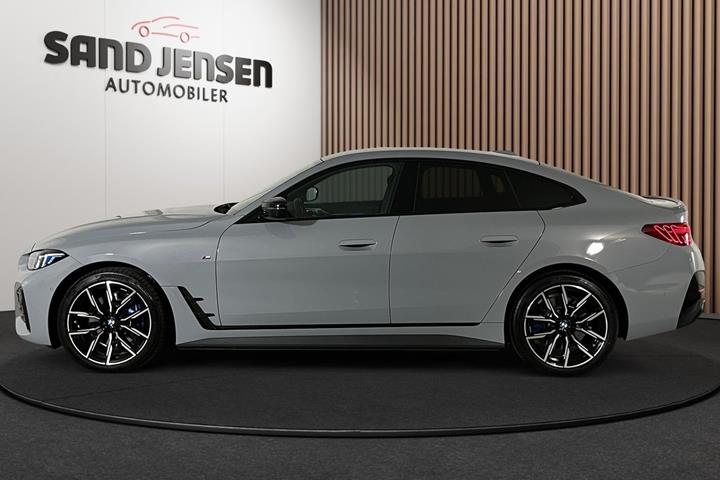 Grå BMW i4 fra 2025
