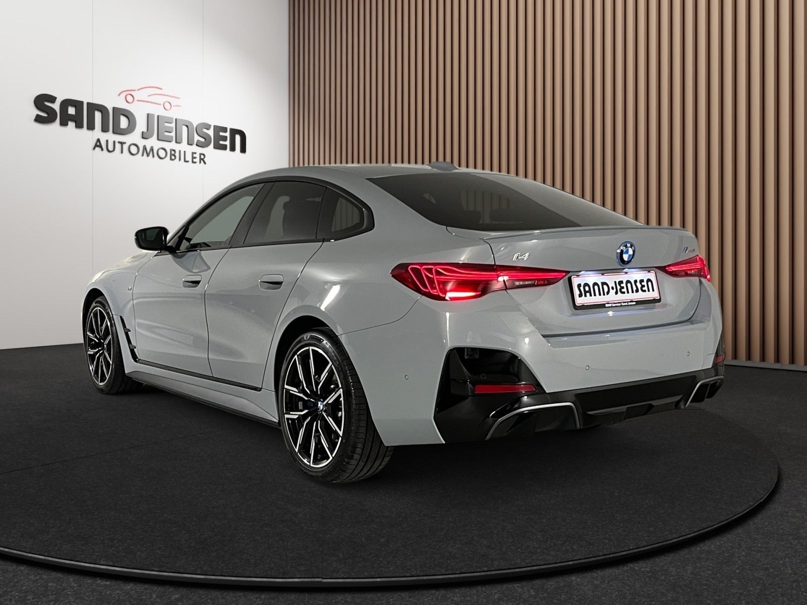 Grå BMW i4 fra 2025