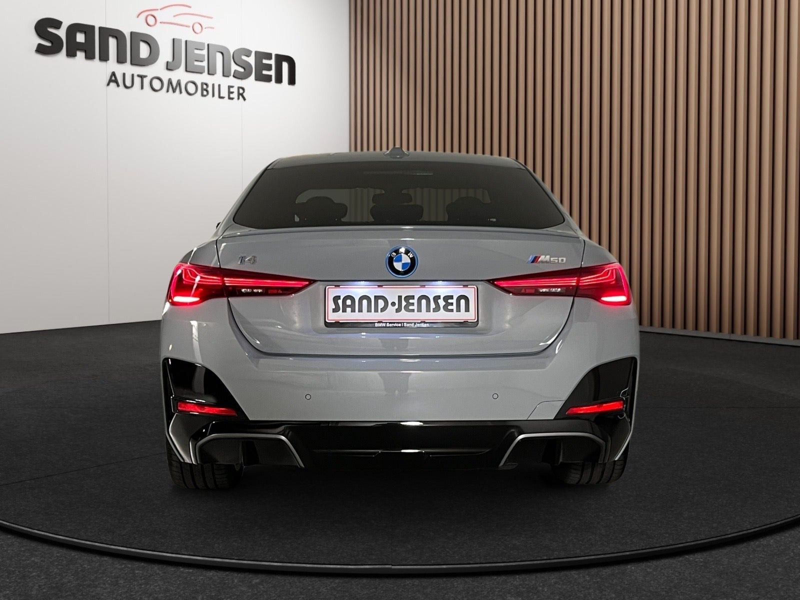 Grå BMW i4 fra 2025