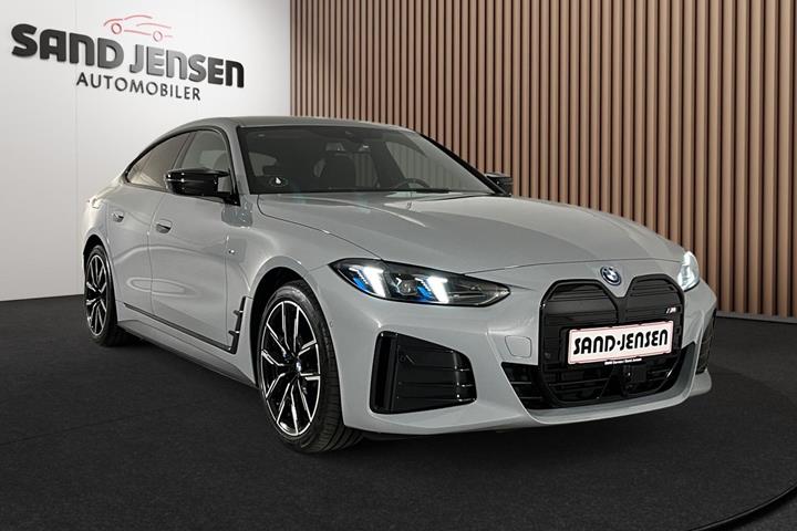 Grå BMW i4 fra 2025