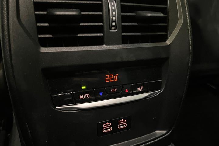 Grå BMW i4 fra 2025