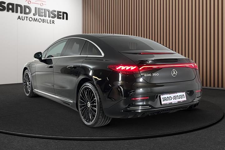 Sort Mercedes EQE350 fra 2024