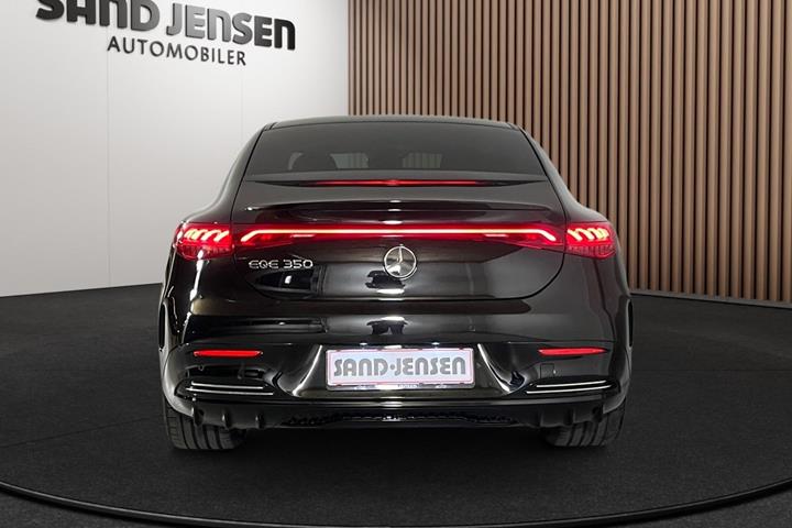 Sort Mercedes EQE350 fra 2024