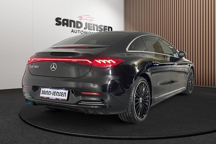 Sort Mercedes EQE350 fra 2024