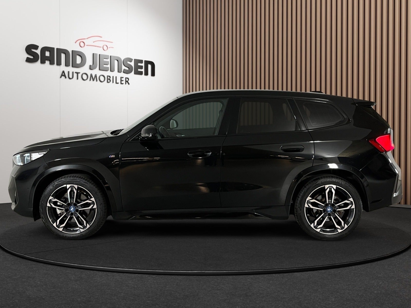 Sort BMW iX1 fra 2023
