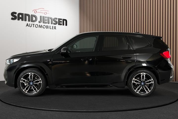 Sort BMW iX1 fra 2023