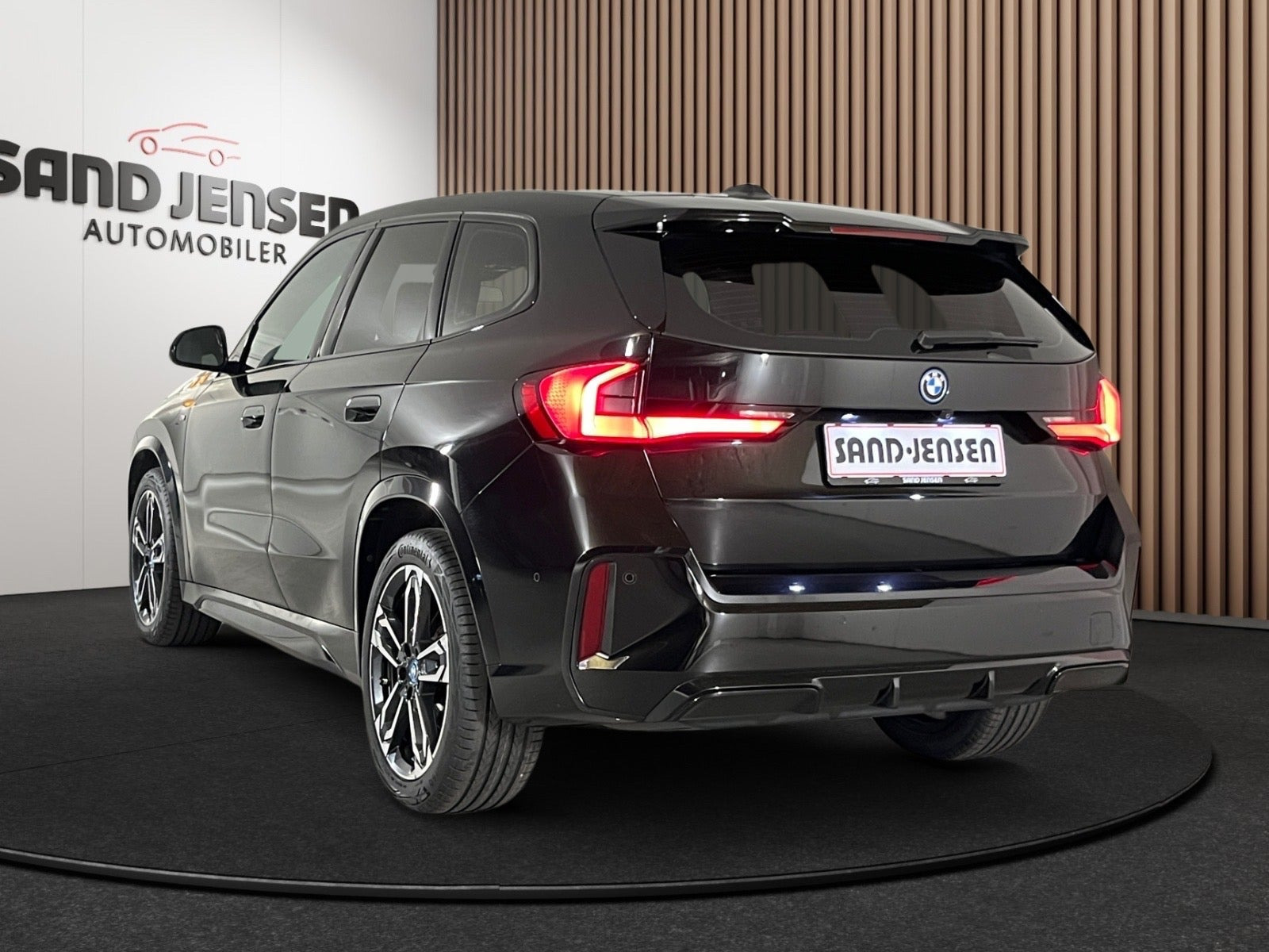 Sort BMW iX1 fra 2023