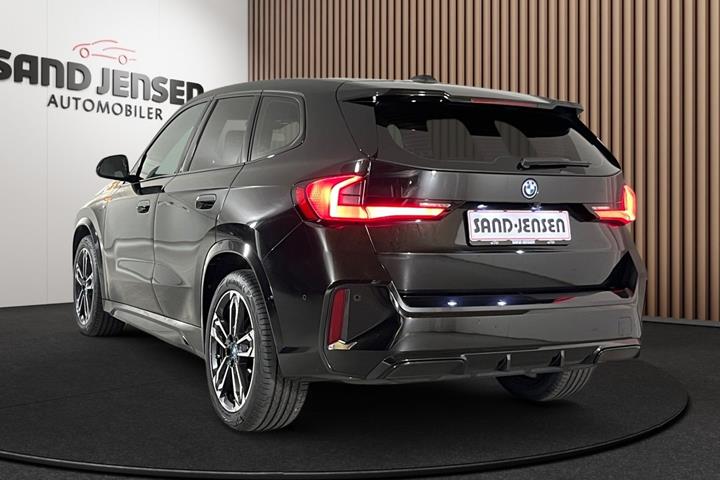 Sort BMW iX1 fra 2023