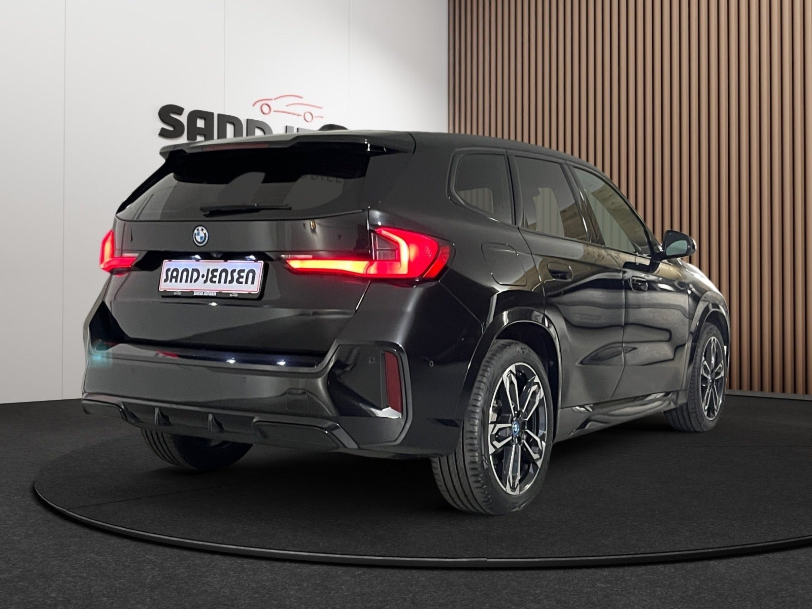 Sort BMW iX1 fra 2023