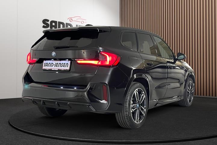 Sort BMW iX1 fra 2023