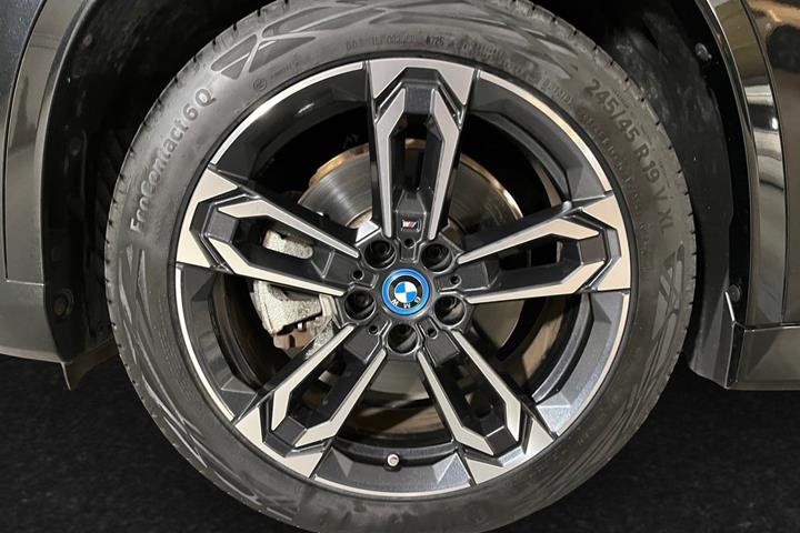 Sort BMW iX1 fra 2023
