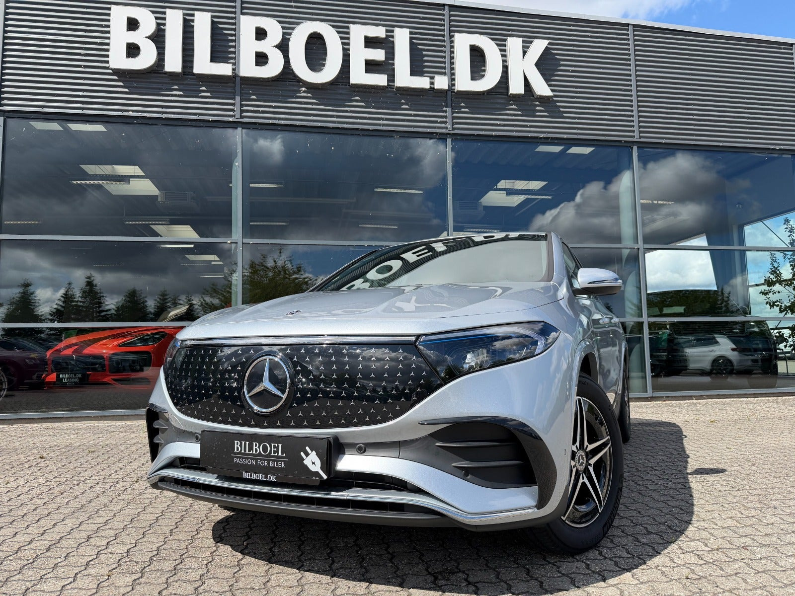 Sølv Mercedes EQA250+ fra 2025