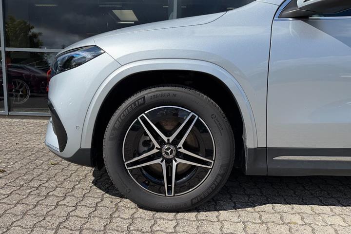 Sølv Mercedes EQA250+ fra 2025