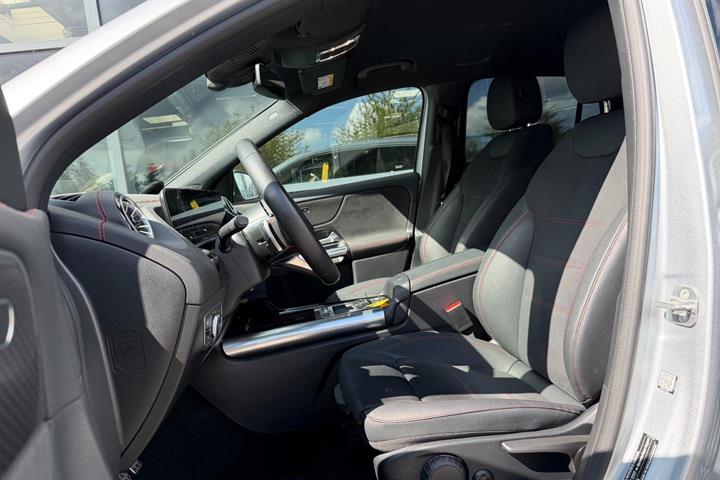 Sølv Mercedes EQA250+ fra 2025