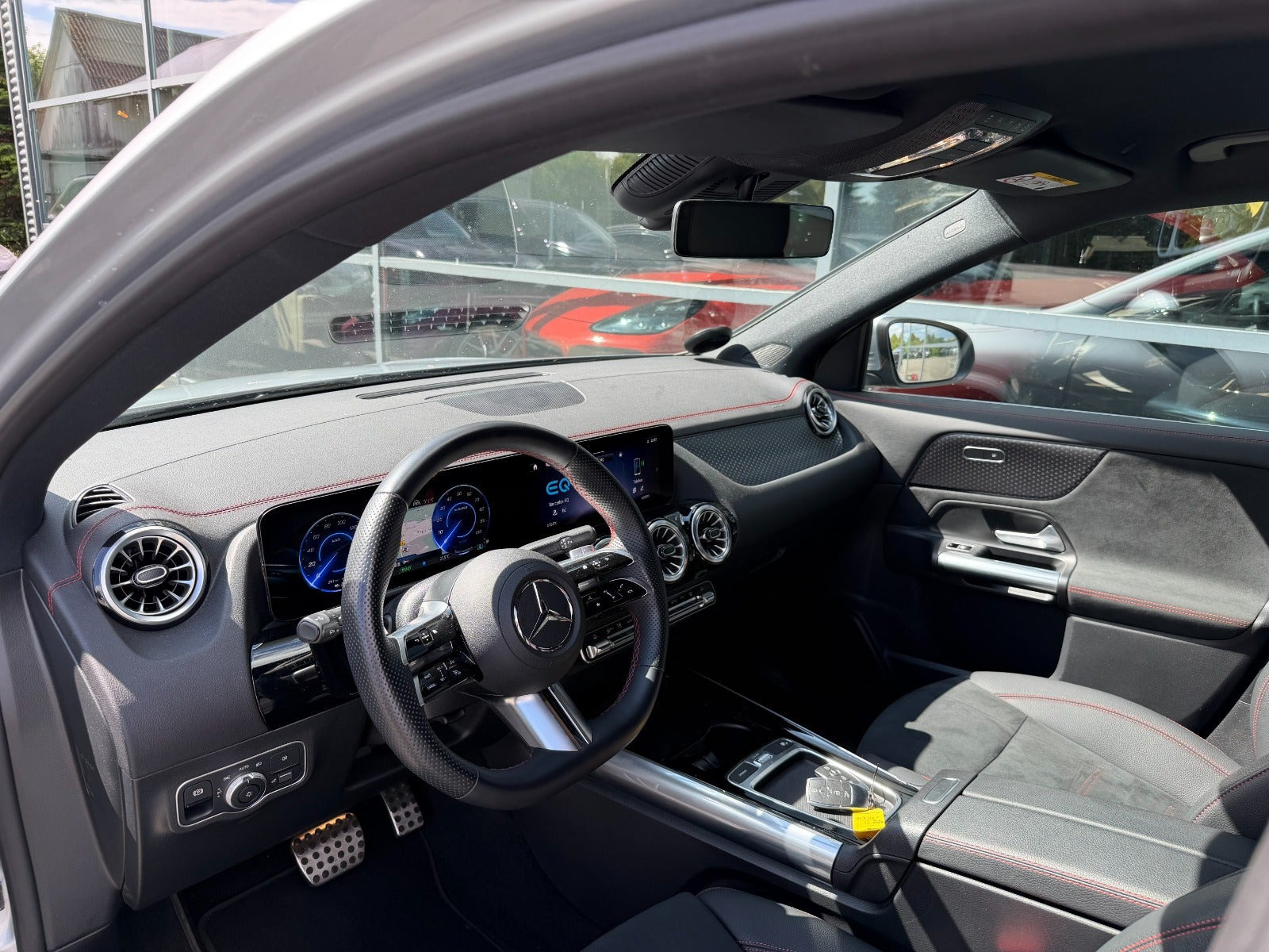 Sølv Mercedes EQA250+ fra 2025