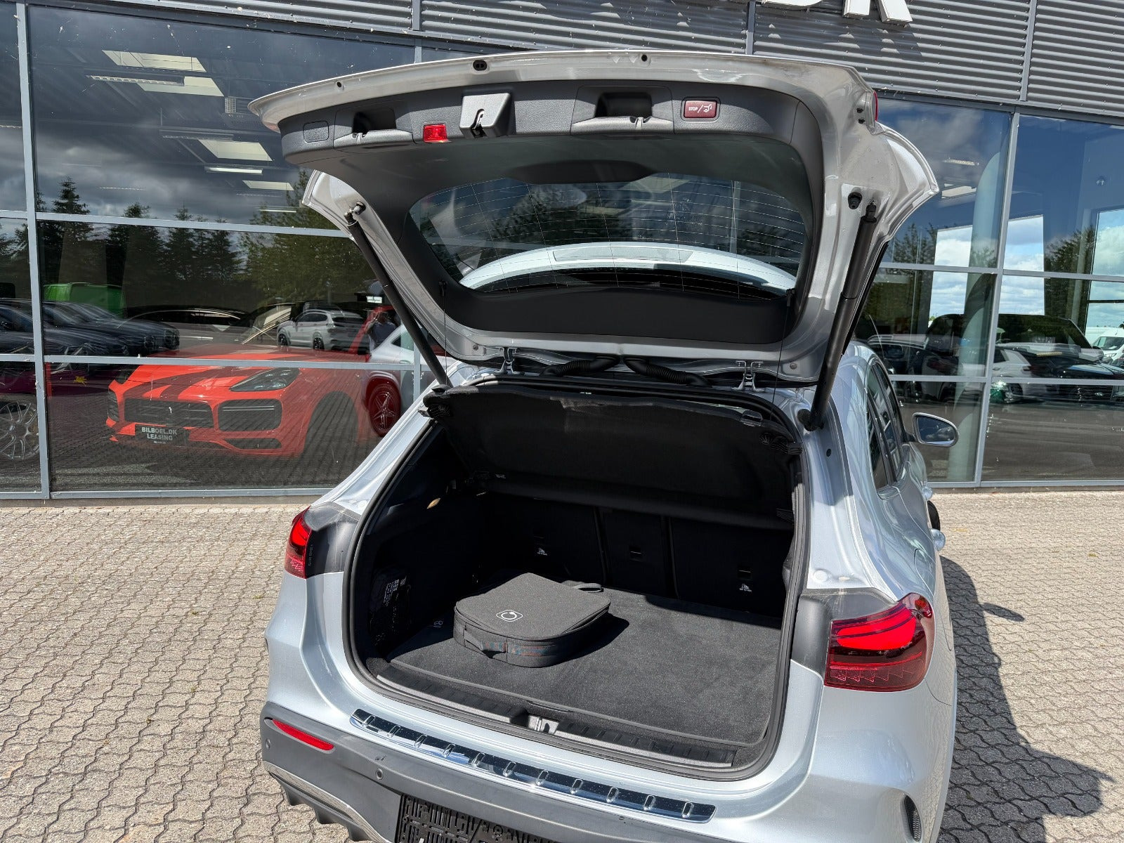Sølv Mercedes EQA250+ fra 2025