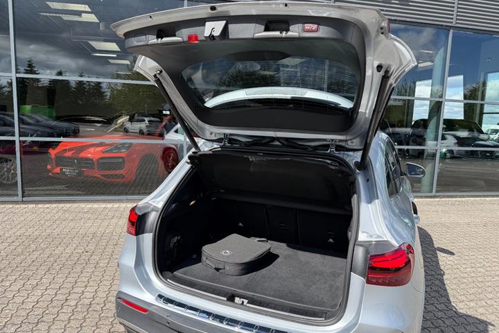 Sølv Mercedes EQA250+ fra 2025