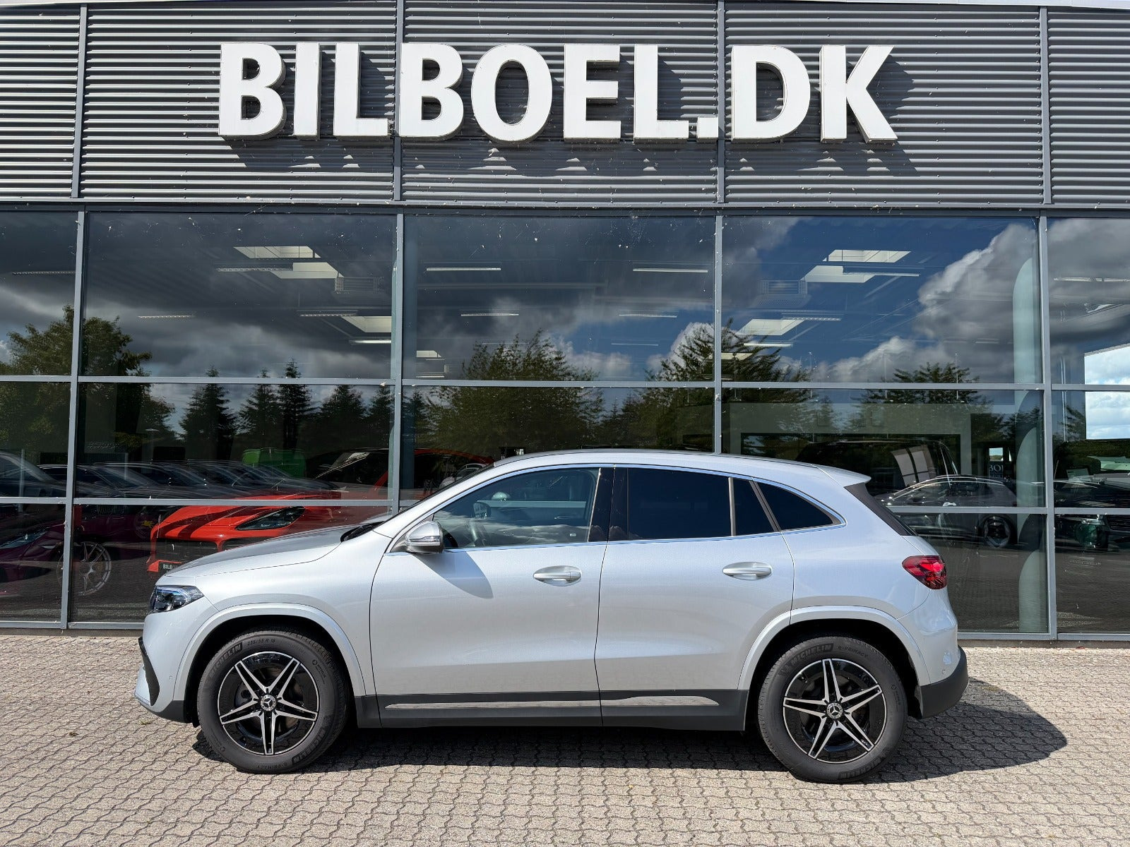 Sølv Mercedes EQA250+ fra 2025