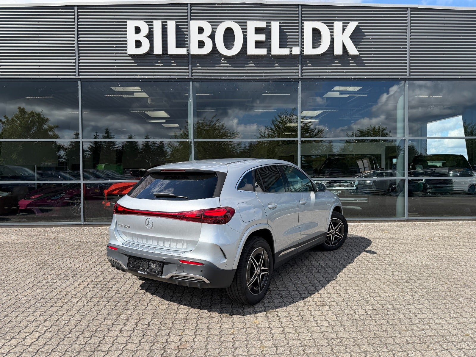 Sølv Mercedes EQA250+ fra 2025