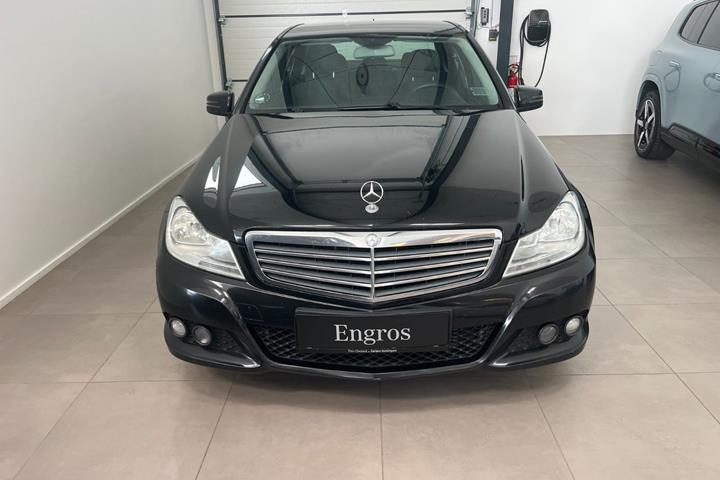 Grøn Mercedes C180 fra 2013