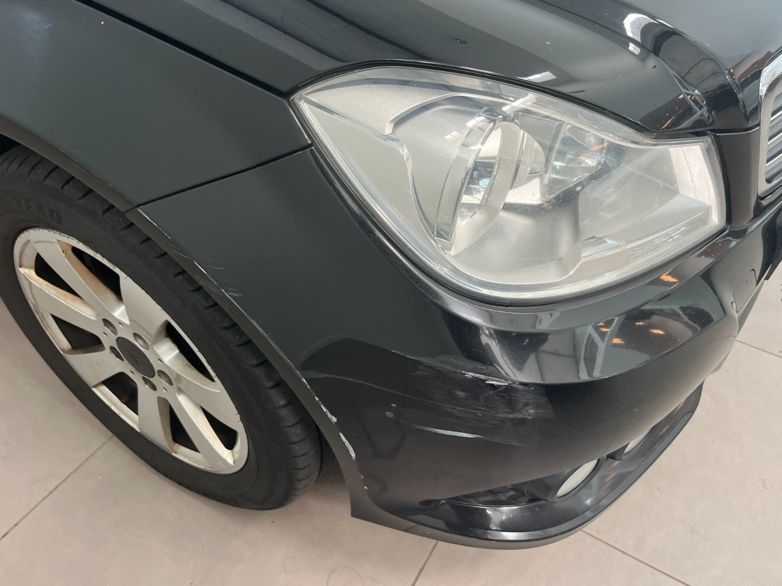 Grøn Mercedes C180 fra 2013