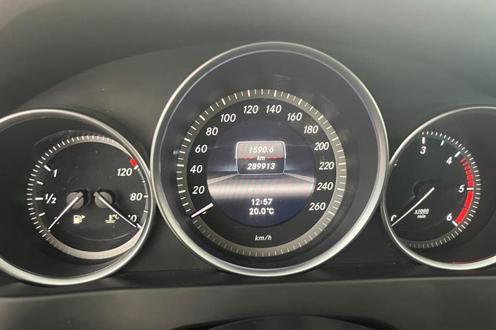 Grøn Mercedes C180 fra 2013