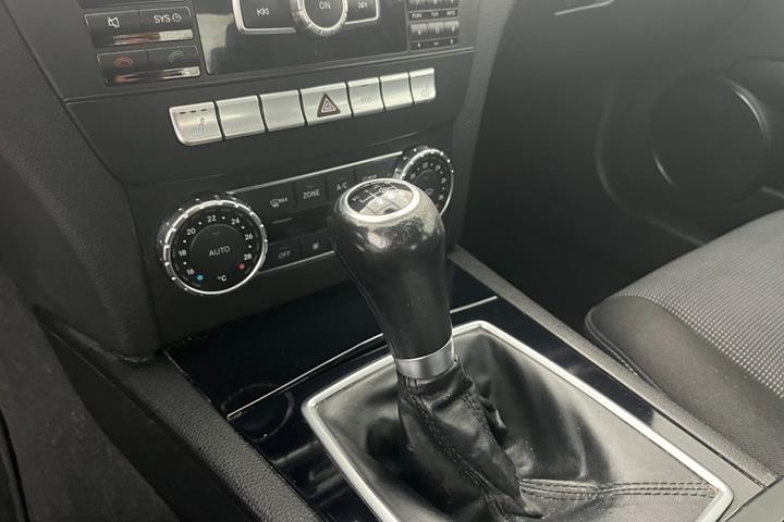 Grøn Mercedes C180 fra 2013