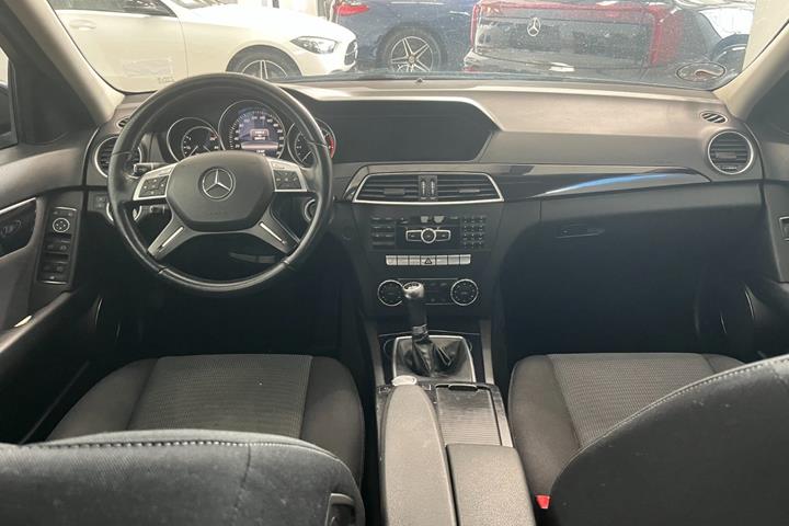 Grøn Mercedes C180 fra 2013