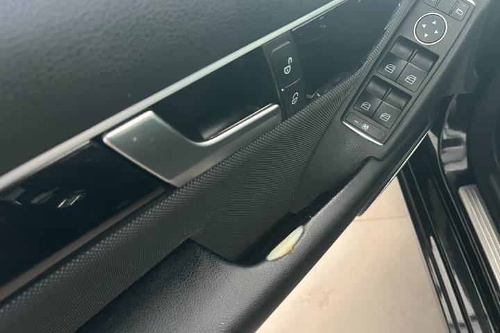 Grøn Mercedes C180 fra 2013