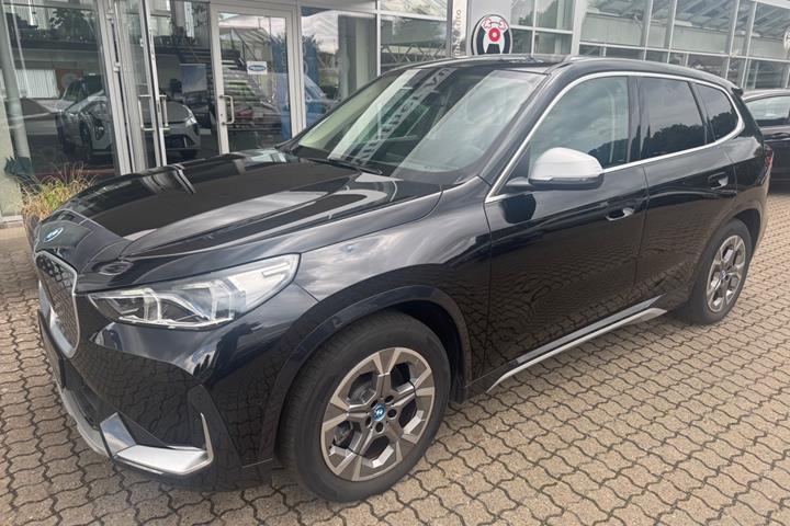 Sort BMW iX1 fra 2024