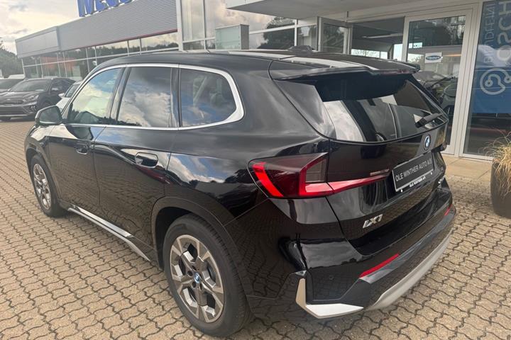 Sort BMW iX1 fra 2024