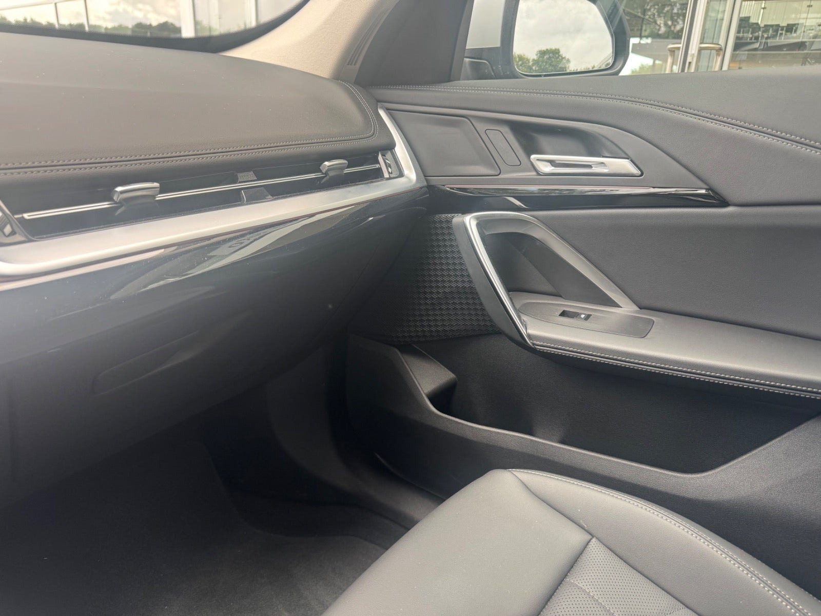 Sort BMW iX1 fra 2024