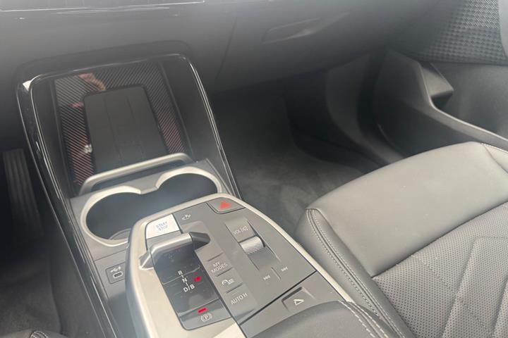 Sort BMW iX1 fra 2024