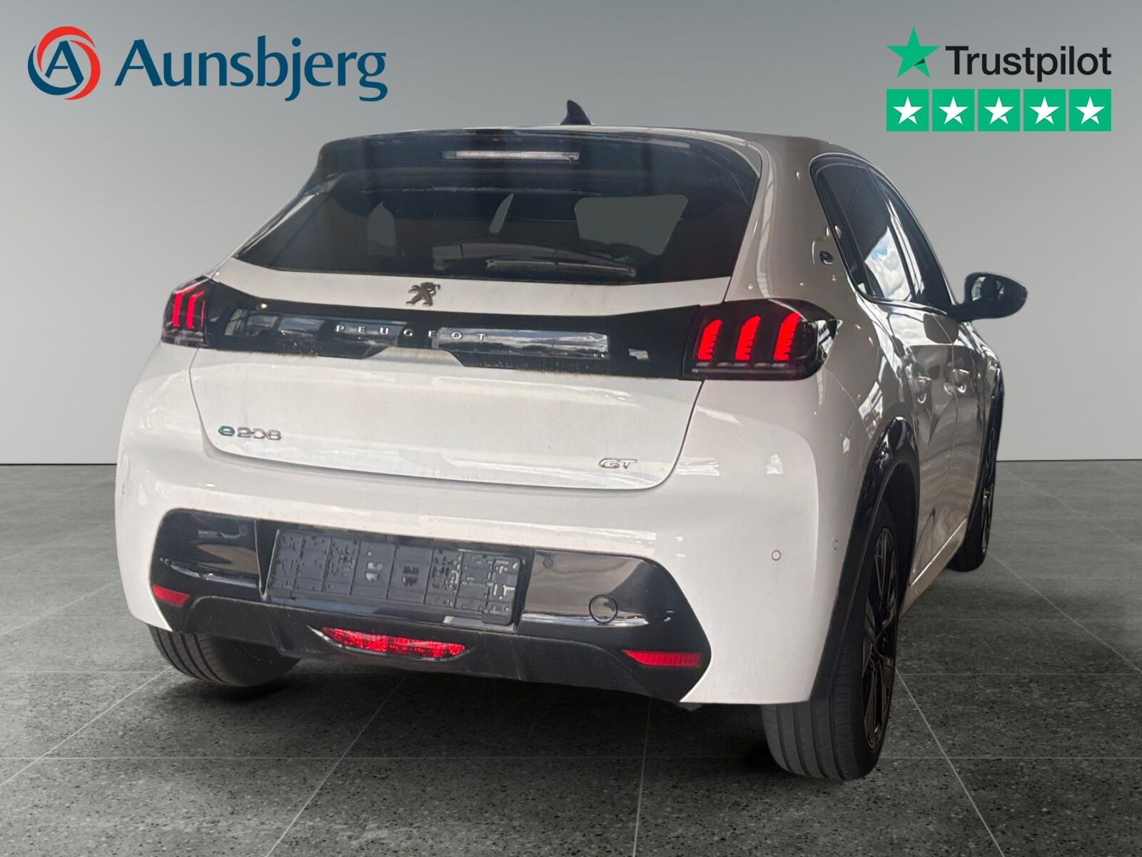 Hvid Peugeot e-208 fra 2023