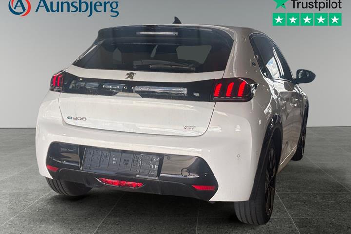 Hvid Peugeot e-208 fra 2023