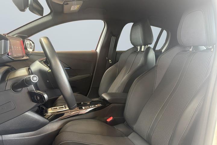 Hvid Peugeot e-208 fra 2023