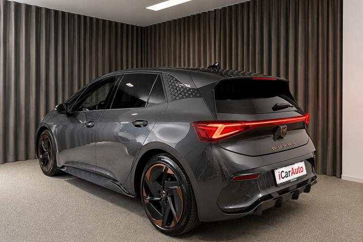 Grå Cupra Born fra 2022