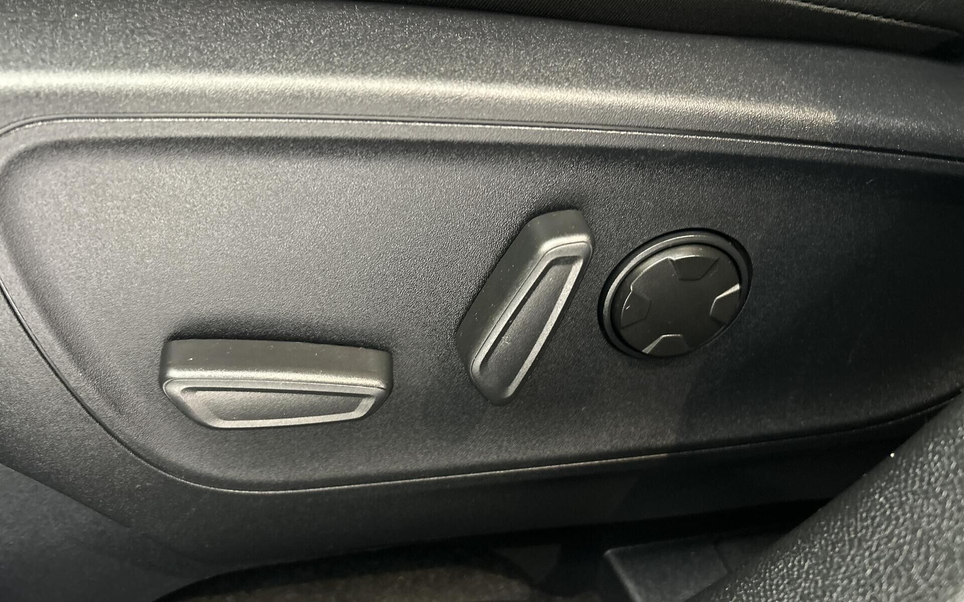 Grøn Ford Kuga fra 2026