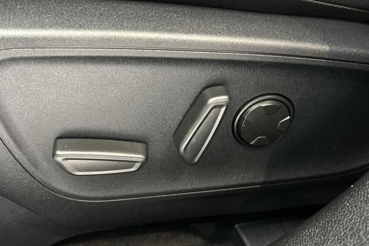 Grøn Ford Kuga fra 2026