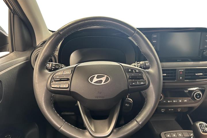 Grå Hyundai i10 fra 2025