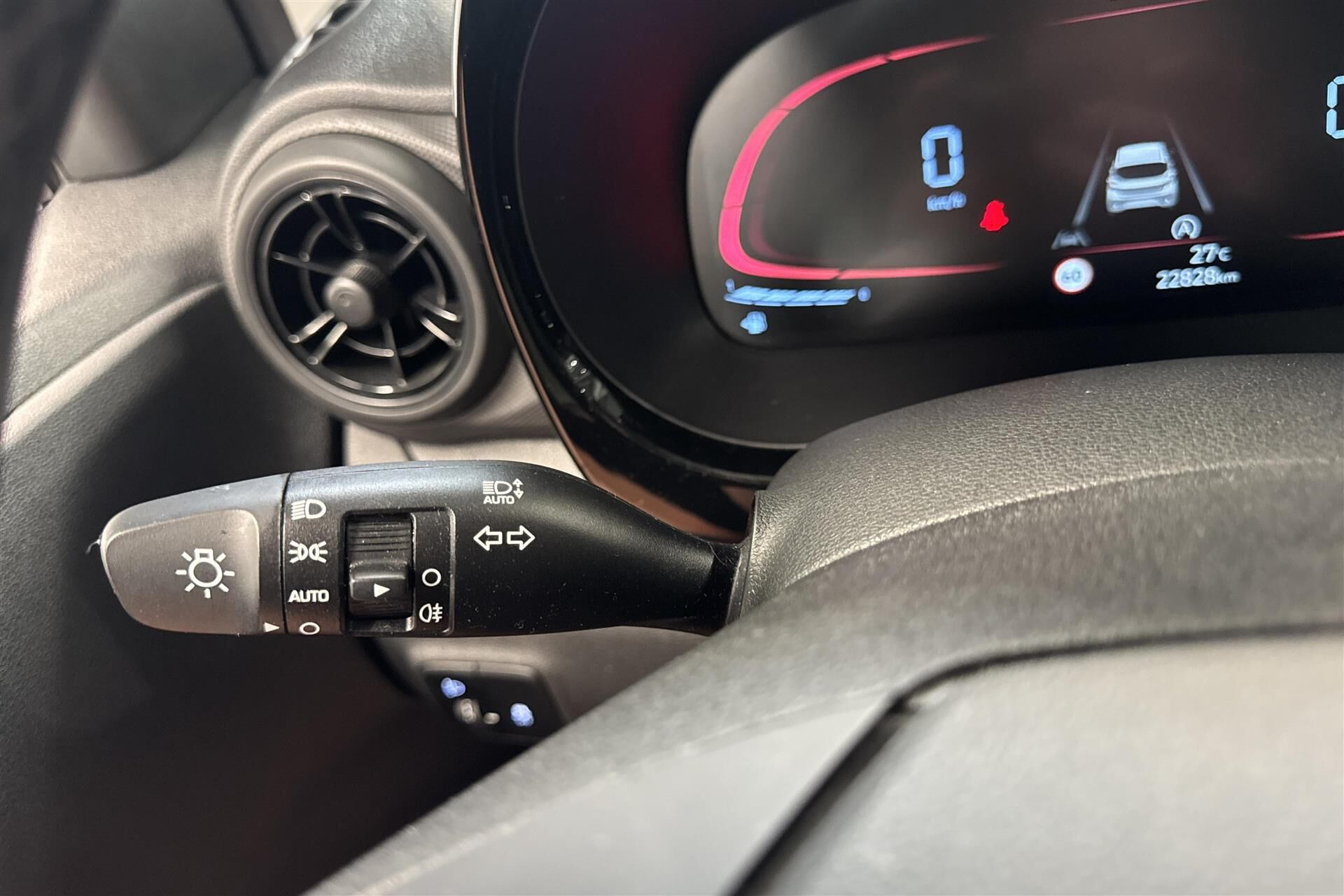 Grå Hyundai i10 fra 2025