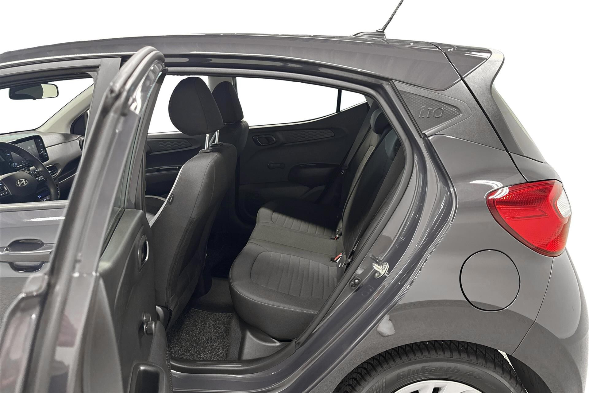 Grå Hyundai i10 fra 2025